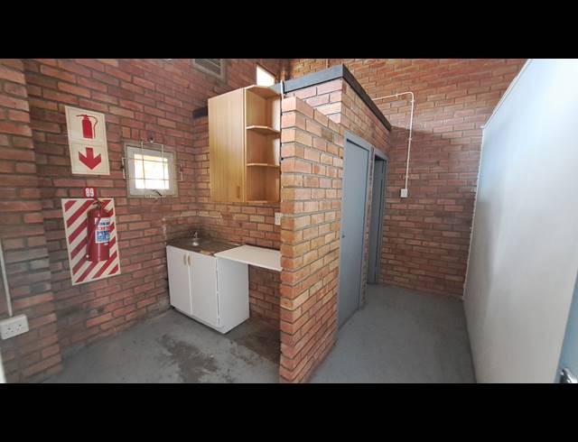 100M² WAREHOUSE TO LET IN ALTON